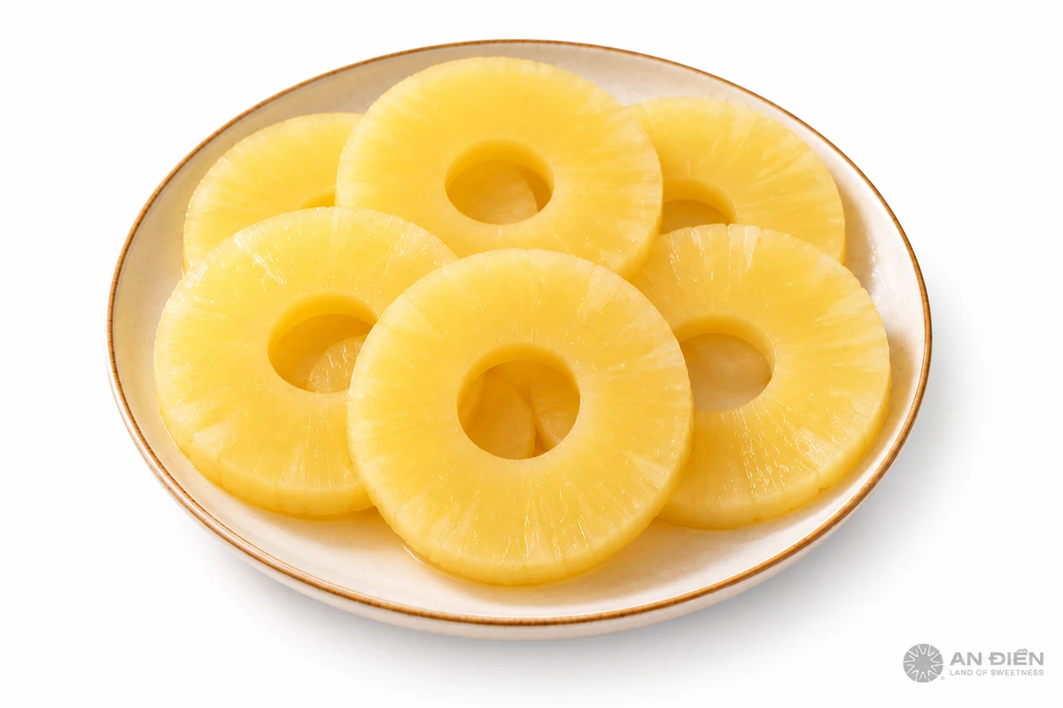 Machine-cut canned pineapple slices