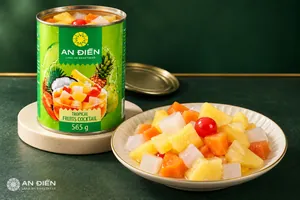 Opened can of An Dien tropical fruit cocktail