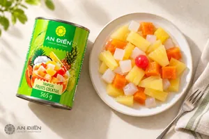 An Dien tropical fruit cocktail, top view