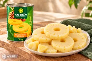 Hand-cut pineapple slices, serving suggestion
